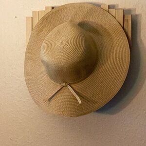 NWOT Time and true khaki colored simple chic women’s sun hat with simple khaki
